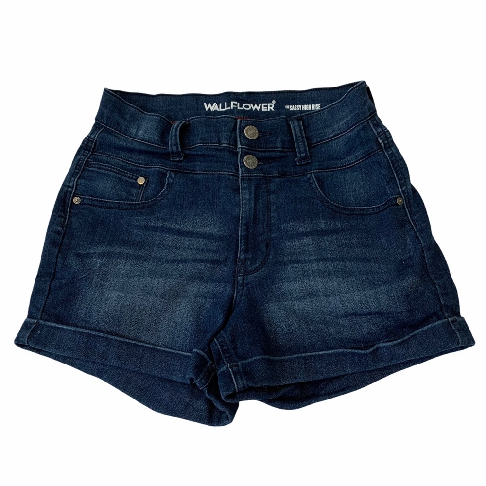 Wallflower Women’s / Junior’s The Sassy High Rise stretch denim shorts.